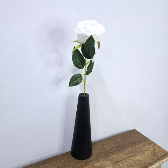 Beyaz Tek Dal Gül, Siyah Vazo 45cm
