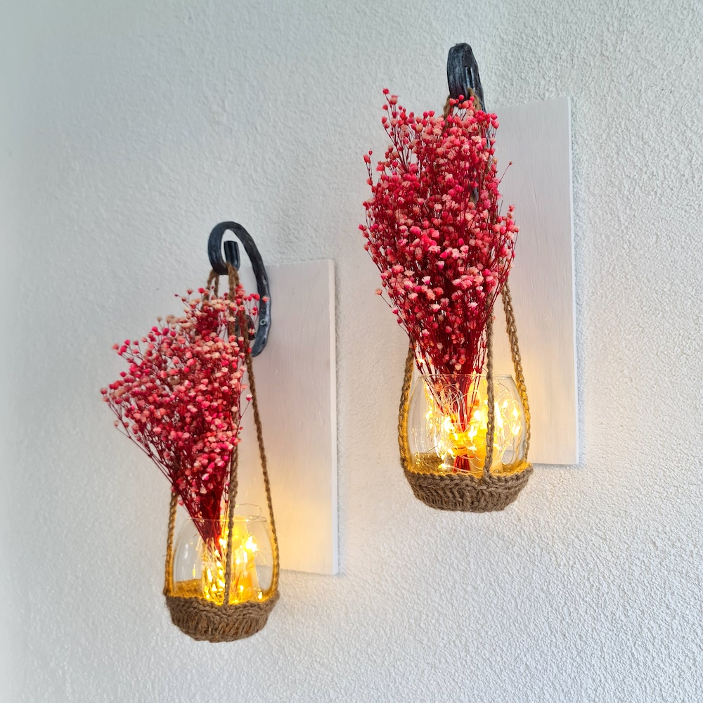 Duvar%20Dekoru,%20Led%20Işıklı,%20Pembe%20Cipso%20Çiçekli,%20Beyaz%20Aplik%20İkili%20Set
