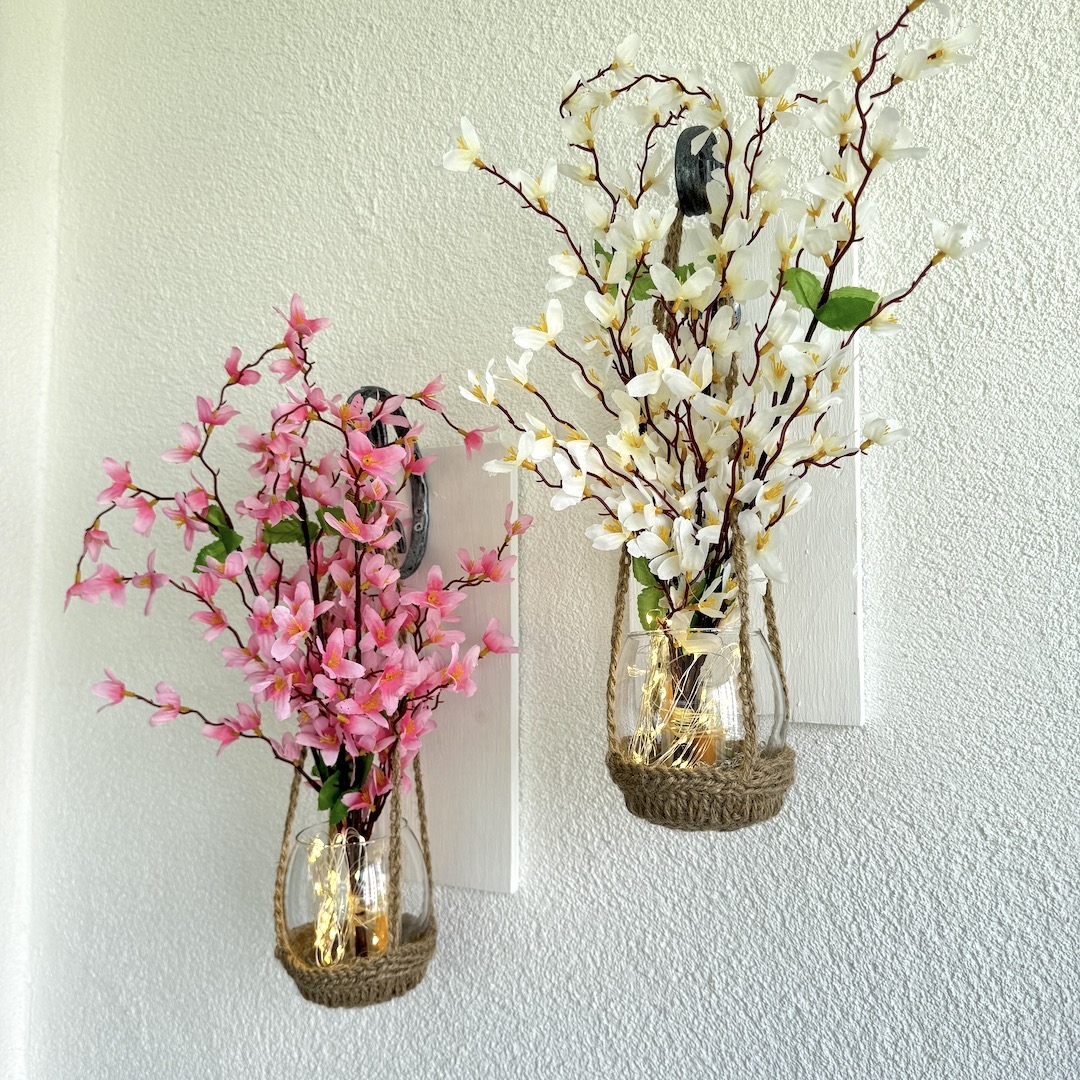 Duvar%20Dekoru,%20Led%20Işıklı,%20Pembe%20ve%20Beyaz%20Sakura%20Çiçekli,%20Beyaz%20Aplik%20İkili%20Set