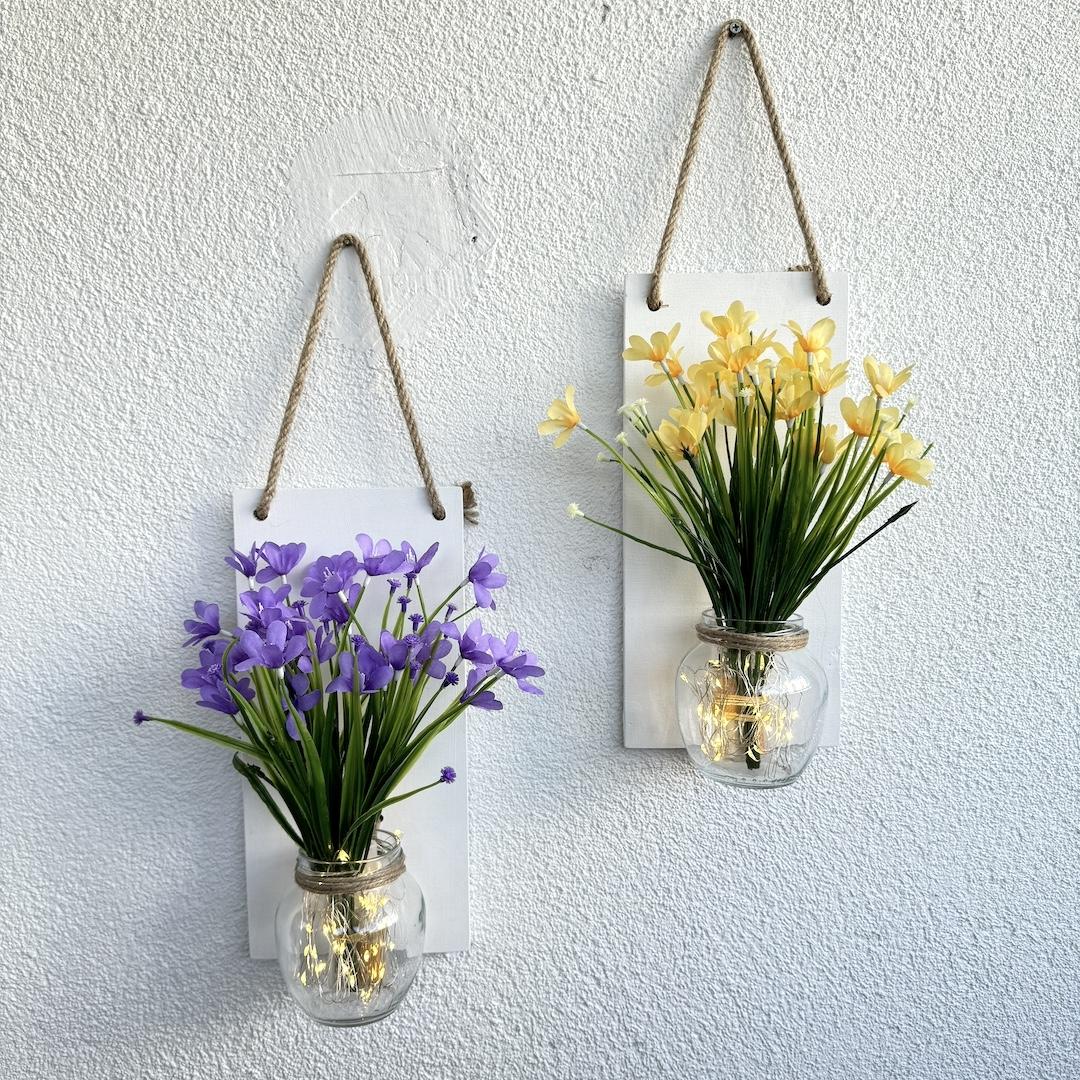Led%20Işıklı,%20Sarı%20ve%20Lila%20Nergis%20Çiçekli%20Duvar%20Dekoru%20Beyaz%20İkili%20Set