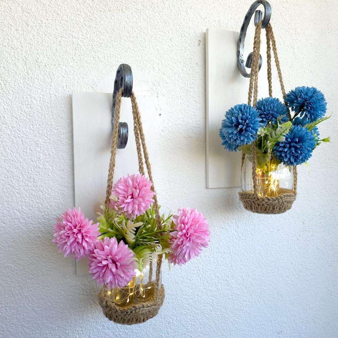Duvar%20Dekoru,%20Led%20Işıklı,%20Mavi%20ve%20Pembe%20Kasımpatı%20Çiçekli,%20Beyaz%20Aplik%20İkili%20Set