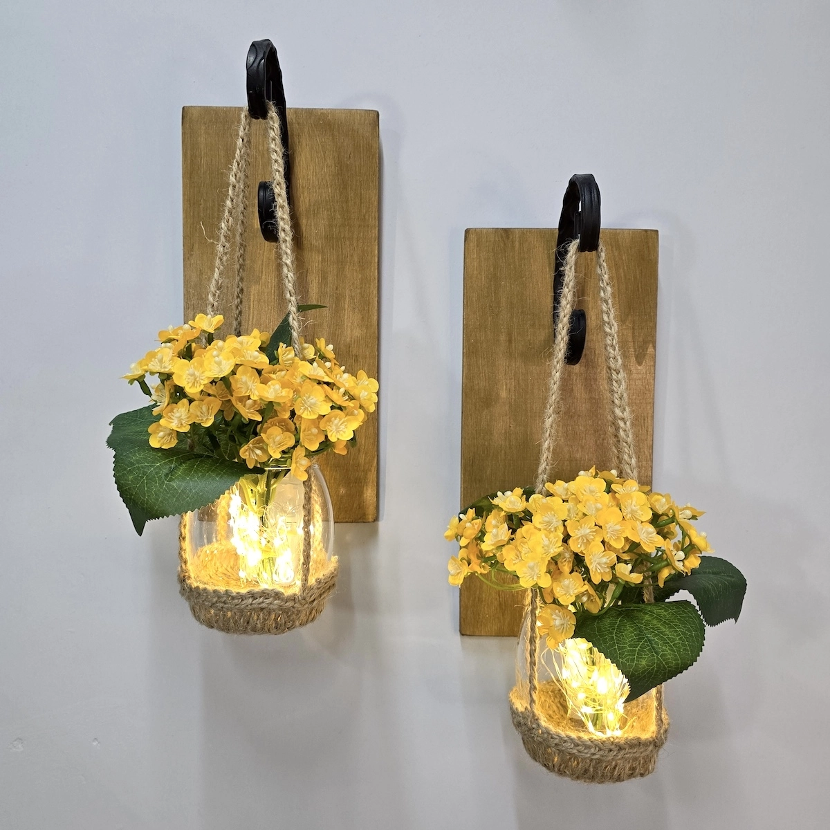 Duvar%20Dekoru,%20Led%20Işıklı,%20Sarı%20Mini%20Ortanca%20Çiçekli,%20Meşe%20Aplik%20İkili%20Set