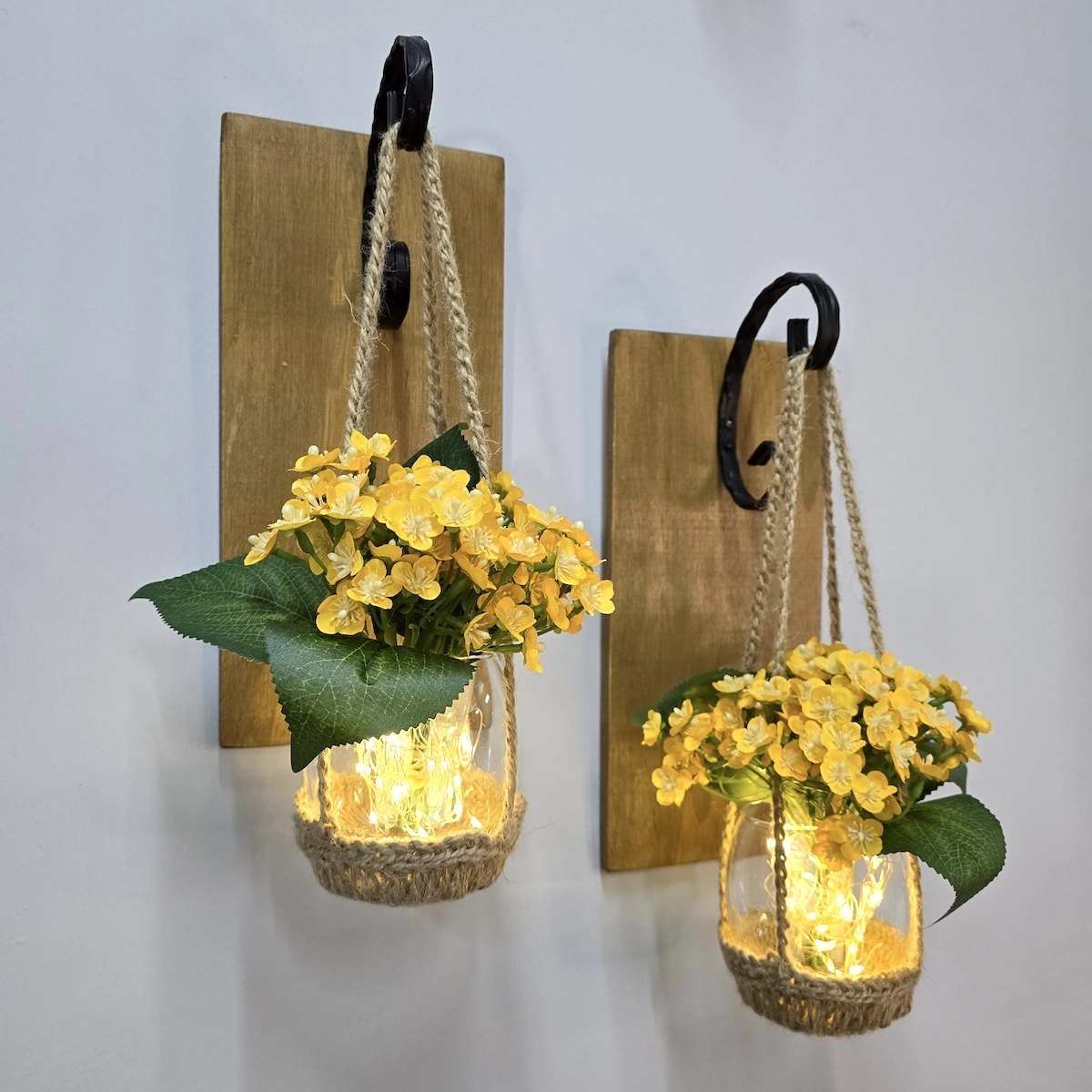 Duvar%20Dekoru,%20Led%20Işıklı,%20Sarı%20Mini%20Ortanca%20Çiçekli,%20Meşe%20Aplik%20İkili%20Set