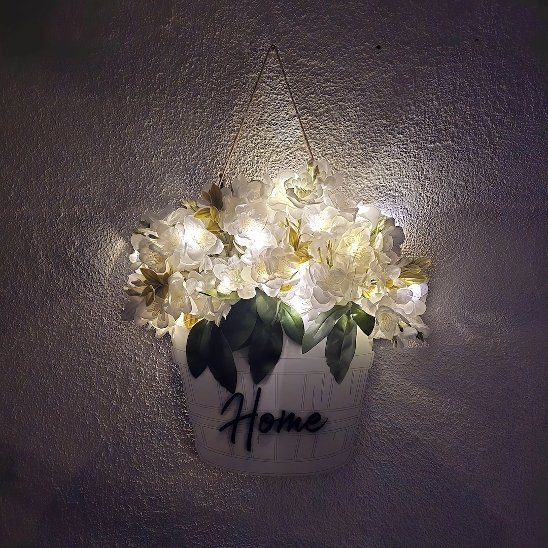 Led%20Işıklı%20ve%20Beyaz%20Yasemin%20Çiçekli%20Kapı%20ve%20Duvar%20Dekoru