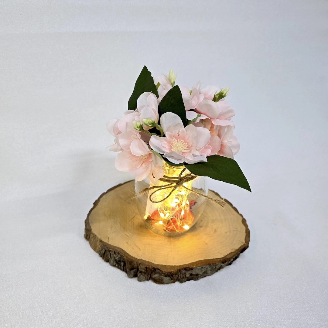 Pembe%20Yasemin%20Çiçekli,%20Led%20Işıklı%20Dekoratif%20Vazo