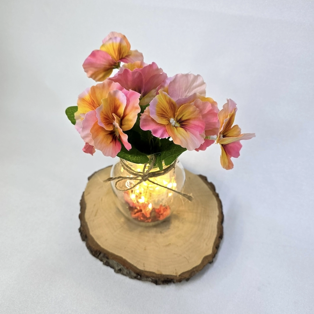 Pembe%20Menekşe%20Çiçekli,%20Led%20Işıklı%20Dekoratif%20Vazo
