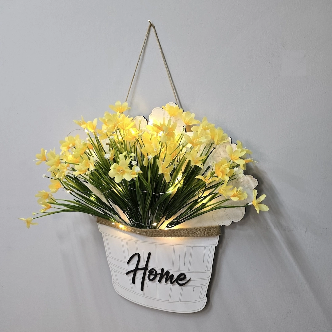 Led%20Işıklı%20ve%20Sarı%20Nergis%20Çiçekli%20Kapı%20ve%20Duvar%20Dekoru