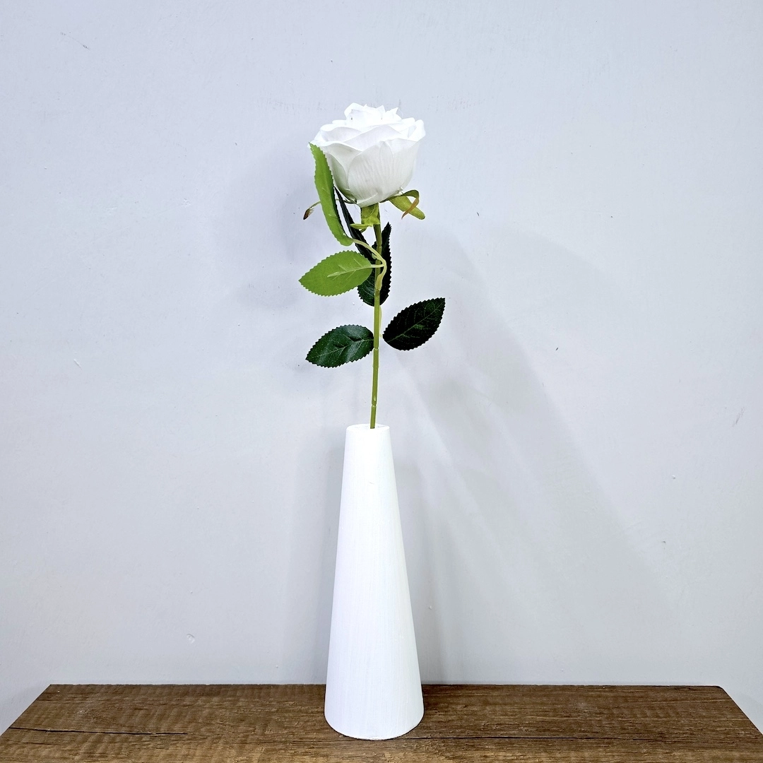 Beyaz%20Tek%20Dal%20Gül,%20Beyaz%20Vazo%2045cm