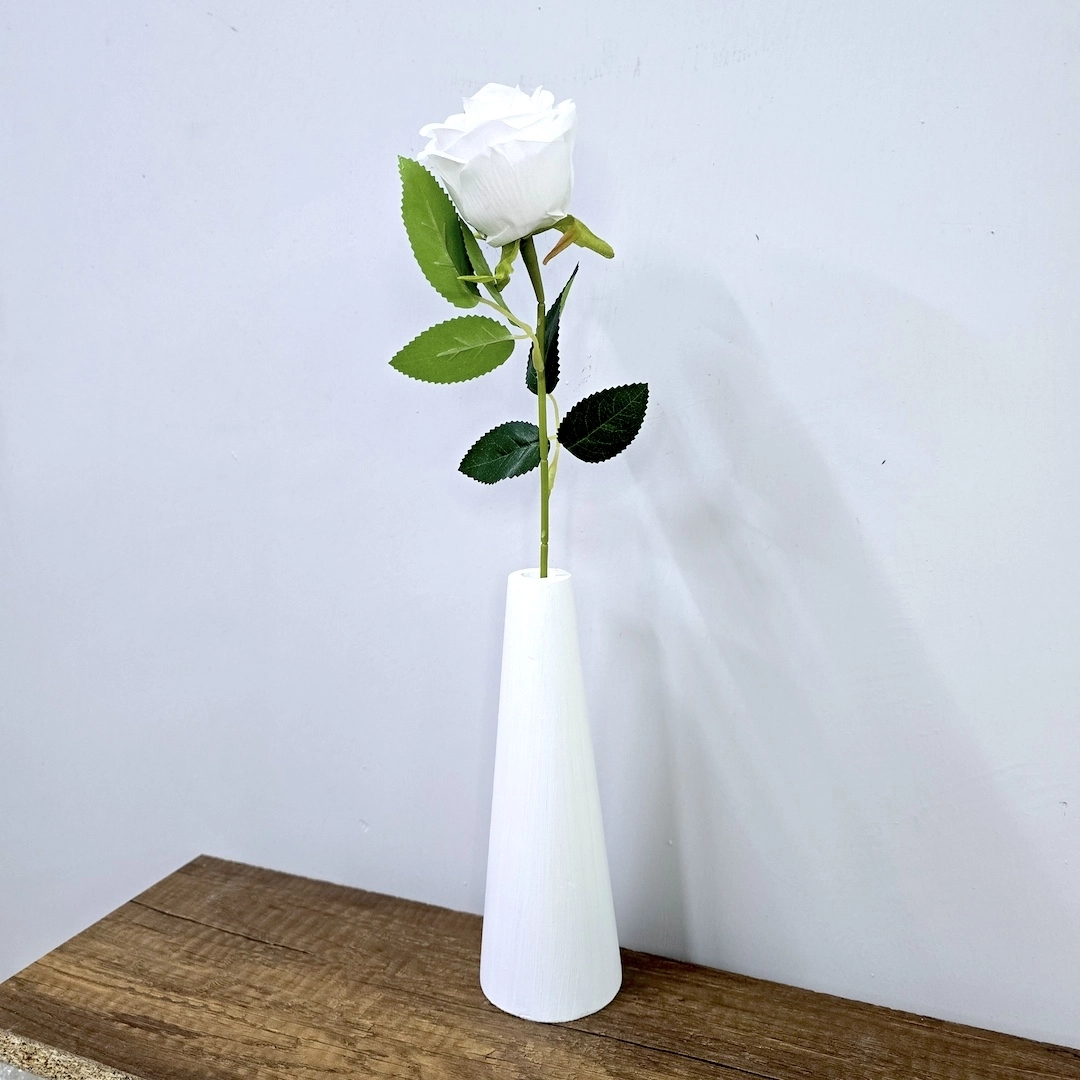 Beyaz%20Tek%20Dal%20Gül,%20Beyaz%20Vazo%2045cm