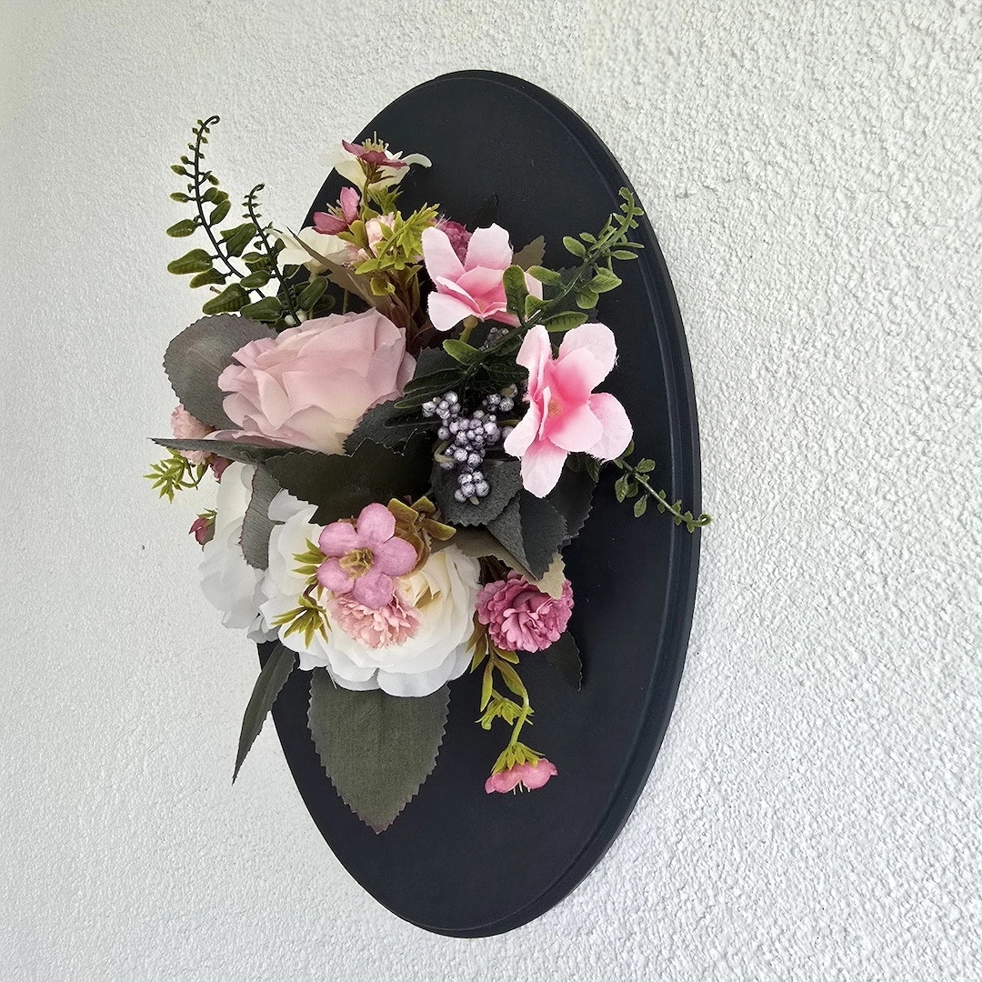 Beyaz%20ve%20Pudra%20Pembe%20Gül%20Çiçekli%20Duvar%20Dekoru