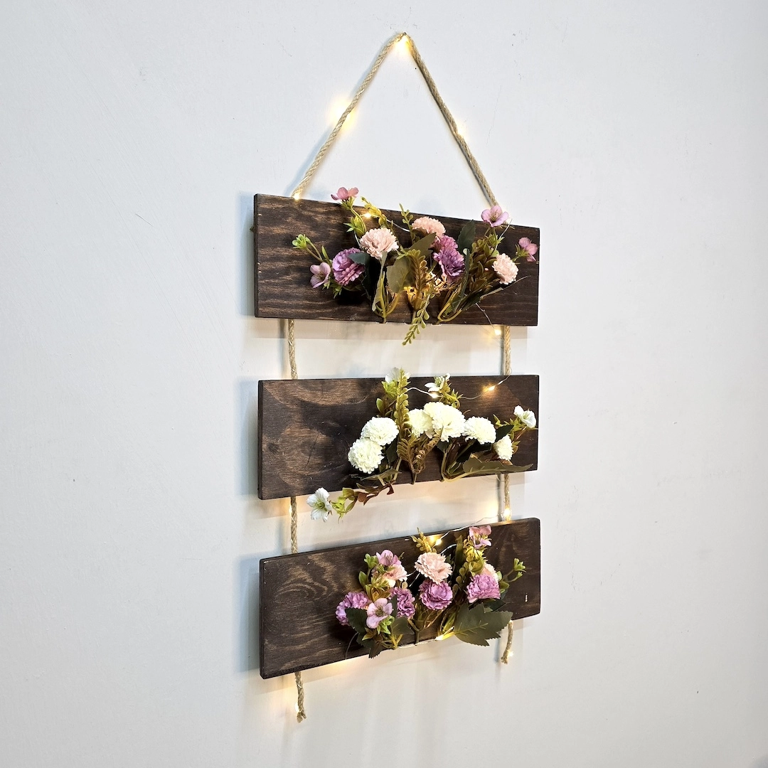 Pembe%20ve%20Beyaz%20Karanfil%20Çiçekli,%20Led%20Işıklı%20Duvar%20Dekoru